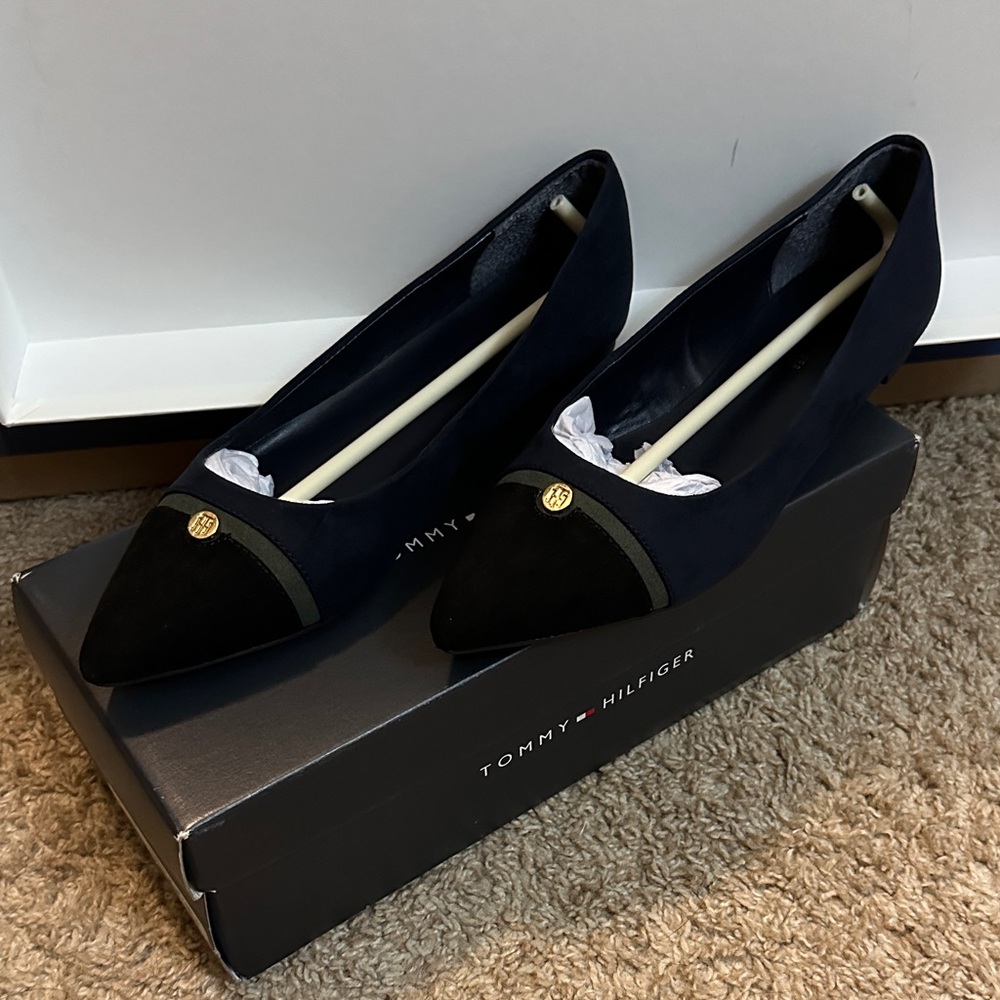 Tommy Hilfiger Women's Navy Blue and Black Flats